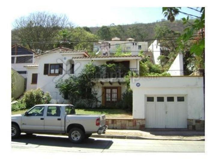 Casa · 370m² · 5 Ambientes · 1 Cochera