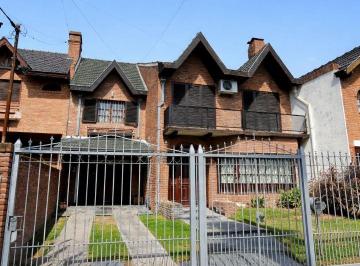 Casa · 320m² · 5 Ambientes · 5 Cocheras · Chalet 6 Amb con Parque y Pileta Acepta Permuta