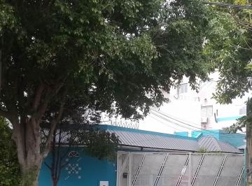 Casa de 4 ambientes, Lanús · Espectacular Casona con Parque y Monoambiente!