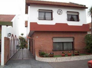 Casa · 92m² · 4 Ambientes · 2 Cocheras · Casa en Remedios de Escalada