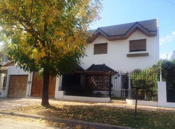 Casa · 270m² · 6 Ambientes · 2 Cocheras · Casa en Lomas de Zamora Oeste