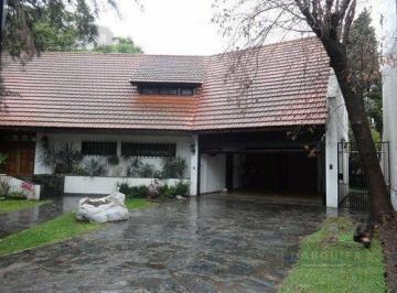 Casa · 306m² · 4 Dormitorios · 2 Cocheras · Casa en Adrogue