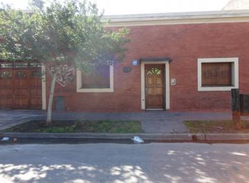 Casa · 136m² · 2 Dormitorios · 2 Cocheras · Casa de 2 Dorm. C/garage P/2 Autos. Lanús Este.