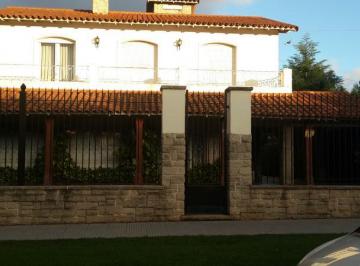 Casa · 1500m² · 6 Ambientes · 1 Cochera · Segui Al 500