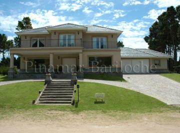 Casa de 8 ambientes, Pinamar · 571 - Dueño Alquila y Vende, Importante Propiedad con Pileta - Barrio Golf