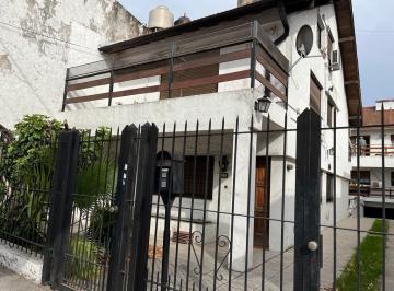 Casa de 4 ambientes, Almirante Brown · Departamento Tipo Dúplex en 1er Piso por Escalera en Excelente Ubicación