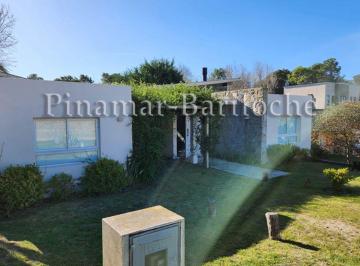 Casa de 5 ambientes Venta USD 370.000 · 845 - Casa Alquiler Cariló a 2 Cdras del Mar - 2 Dorm en Suite - 2 Dorm Indiv