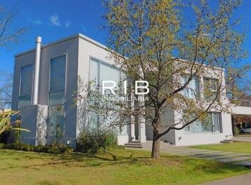 Casa · 450m² · 4 Ambientes · 2 Cocheras · Propiedad Racionalista Sobre 1550 m² - La Martinica