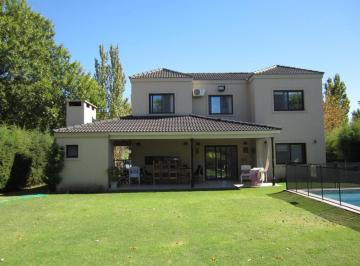 Casa · 200m² · 5 Ambientes · 3 Cocheras · Casa en Venta: Altos del Sol: 5 Ambientes
