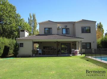 Casa · 200m² · 5 Ambientes · 3 Cocheras · Casa en Venta: Altos del Sol: 5 Ambientes