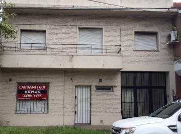 Casa de 4 ambientes, Almirante Brown · Casa de Tres Dorm. en Excelente Ubicación Residencial