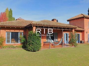Casa de 4 ambientes, Pilar · Propiedad Sobre Lote de 1300 m² - Acepta Financiación