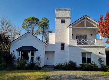Casa de 10 ambientes, Pilar · 4 Dormit. y Dep - Amueblada - Mayling Cc - Pilar - Buenos Aires