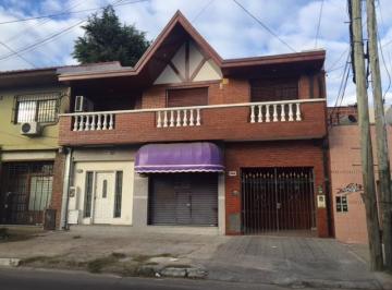 Casa de 7 ambientes, Lomas de Zamora · Molina Arrotea 1066 - Lomas de Zamora / Casa Para 3 Familias