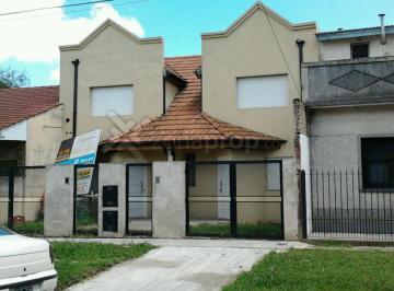 Casa de 1 ambiente, Lomas de Zamora · Llavallol Mercedes 100 Excelente Duplex de 3 Amb con Cochera y Fdo Lib