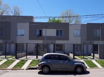 Casa · 68m² · 3 Ambientes · 1 Cochera · Duplex 2 Dorm. en Alquiler Udaondo Ituzaingo
