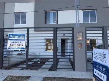 Casa · 68m² · 3 Ambientes · 1 Cochera · Casa Duplex 2 Dorm. en Alquiler Udaondo Ituzaingo