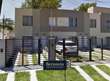 Casa · 68m² · 3 Ambientes · 1 Cochera · Duplex 2 Dorm. en Venta Udaondo Ituzaingo