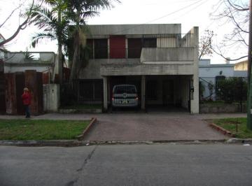 Casa · 250m² · 6 Ambientes · 2 Cocheras · Casa en Lomas con Parque, Quincho y Pileta