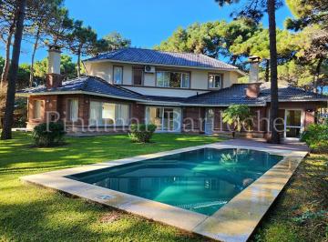 Casa · 307m² · 5 Ambientes · 2 Cocheras · 579 - Casa en Alquiler con Piscina Climat - a m del Centro Comercial de Z N