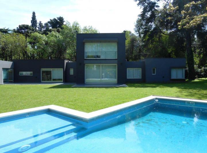 Casa · 350m² · 5 Ambientes · 2 Cocheras