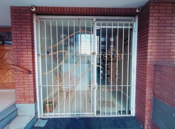 Local comercial · 29m² · 1 Ambiente · 3 Cocheras · Alquiler de Local en Pb