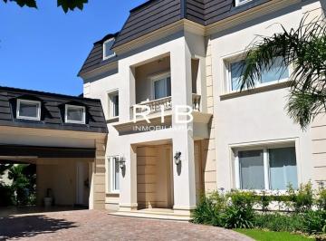 Casa · 460m² · 6 Ambientes · 3 Cocheras · Importante Propiedad Estilo Francés - La Lomada