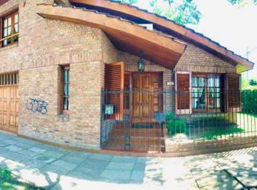 Casa · 160m² · 4 Ambientes · 1 Cochera · Chalet en Venta en Ituzaingo Norte