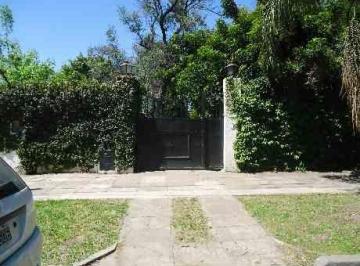Casa · 120m² · 6 Ambientes · 1 Cochera · Chalet en Venta en Ituzaingo Sur