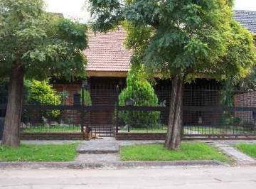Casa · 219m² · 5 Ambientes · 1 Cochera · Chalet en Venta Cond en Ituzaingo Sur