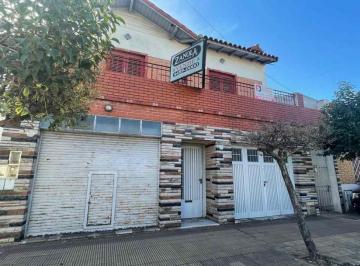 Casa de 4 ambientes, Morón · Casa Para 2 Familias en Venta en Moron Sur