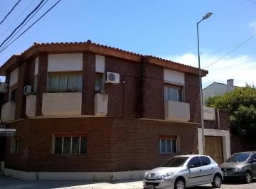 Casa de 7 ambientes, Morón · Chalet en Venta en Moron Sur