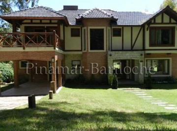 Casa de 6 ambientes, Pinamar · 704 - Alquiler Chalet Al Golf con Pileta Climatizada Para 10 Pers