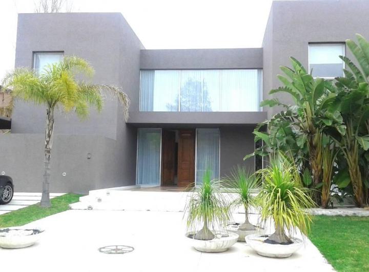 Casa · 400m² · 5 Ambientes · 2 Cocheras