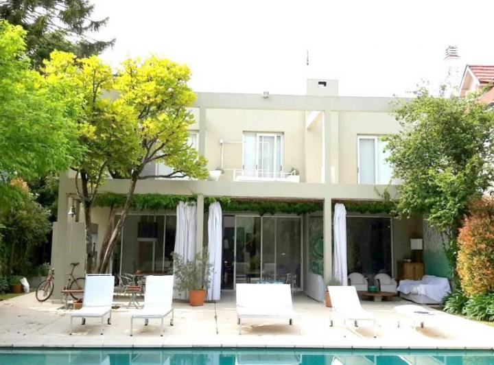 Casa · 424m² · 6 Ambientes · 5 Cocheras
