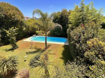 Casa · 253m² · 4 Ambientes · Propiedad en 2 Plantas a La Venta en Altos de Hudson I
