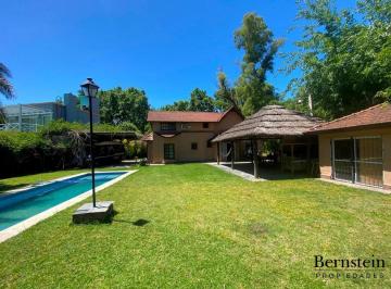 Casa · 180m² · 5 Ambientes · 6 Cocheras · Casa de Campo en Alquiler: Parque Leloir: 5 Ambientes