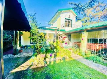 Casa de 5 ambientes, Morón · Chalet en Venta Cond en Castelar Sur