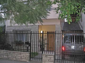 Casa de 7 ambientes, Morón · V138 Haedo Venta Casa en 2 Plantas - 7a con Patio, Quincho y Garaje