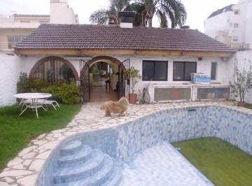 Casa · 200m² · 6 Ambientes · 2 Cocheras · V402 Ramos Mejia Venta Amplia Casa en PH 6 Amb. en 2 Plantas