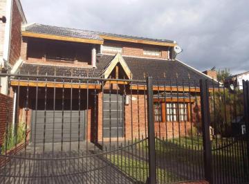 Casa · 170m² · 4 Ambientes · 3 Cocheras · Chalet Impecable en Ituzaingo