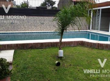Casa · 237m² · 5 Ambientes · 2 Cocheras · Gran Lote C/gge, Pileta de Natación y Quincho