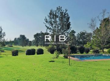 Casa de 5 ambientes, Pilar · Importante Propiedad Al Golf Sobre 1070 m²