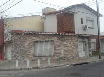 Casa de 4 ambientes, Morón · Casa 4 Ambientes a 5 Cuadras de La Estación de Ramos Mejía