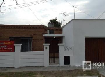 Casa · 130m² · 3 Ambientes · 1 Cochera · Casa de 3 Amb en Temperley Este.