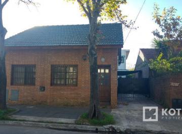 Casa · 5 Ambientes · 2 Cocheras · Lote con 2 Propiedades en Temperley Este