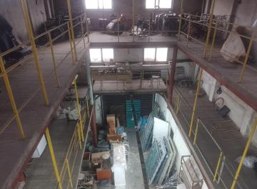 Bodega-Galpón , Lomas de Zamora · Galpon a 5 Cuadras de Estacion y Meteos de Av
