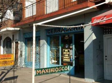 Casa de 3 ambientes, Ituzaingó · 2 Locales con Amplio Dpto y Patio en Venta en Ituzaingo Sur