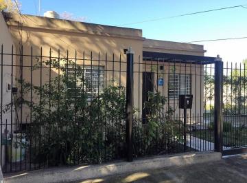Casa · 85m² · 3 Ambientes · 1 Cochera · Casa Reciclada en PH Muy Bien Ubicada. Apta Credito!