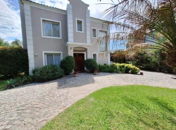 Casa de 6 ambientes, Pilar · Excelente Propiedad en Venta
